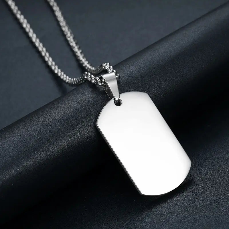Collar con placa de identificación clásica