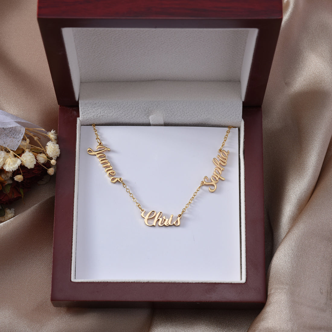 "Siempre cerca de su corazón" - Collar personalizado con nombre