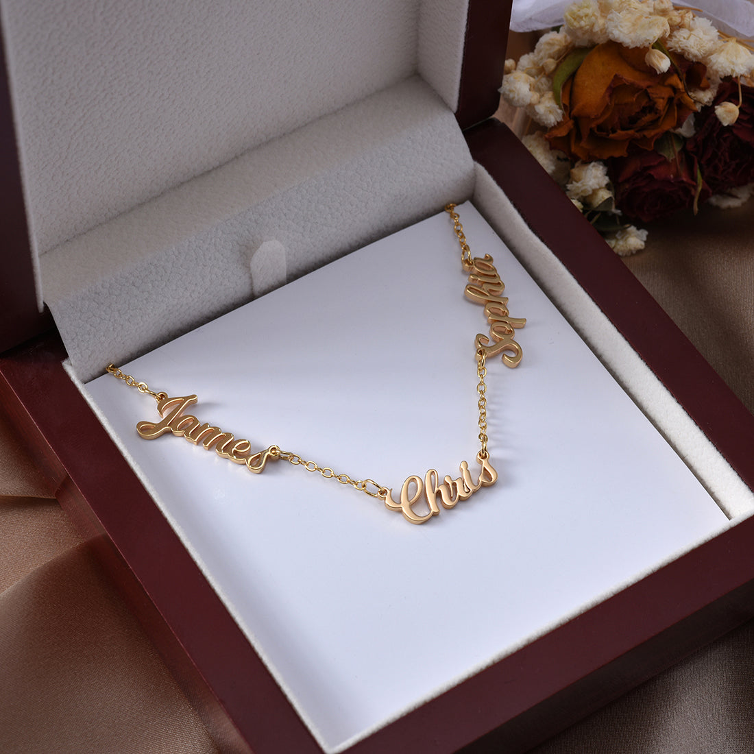 "Siempre cerca de su corazón" - Collar personalizado con nombre