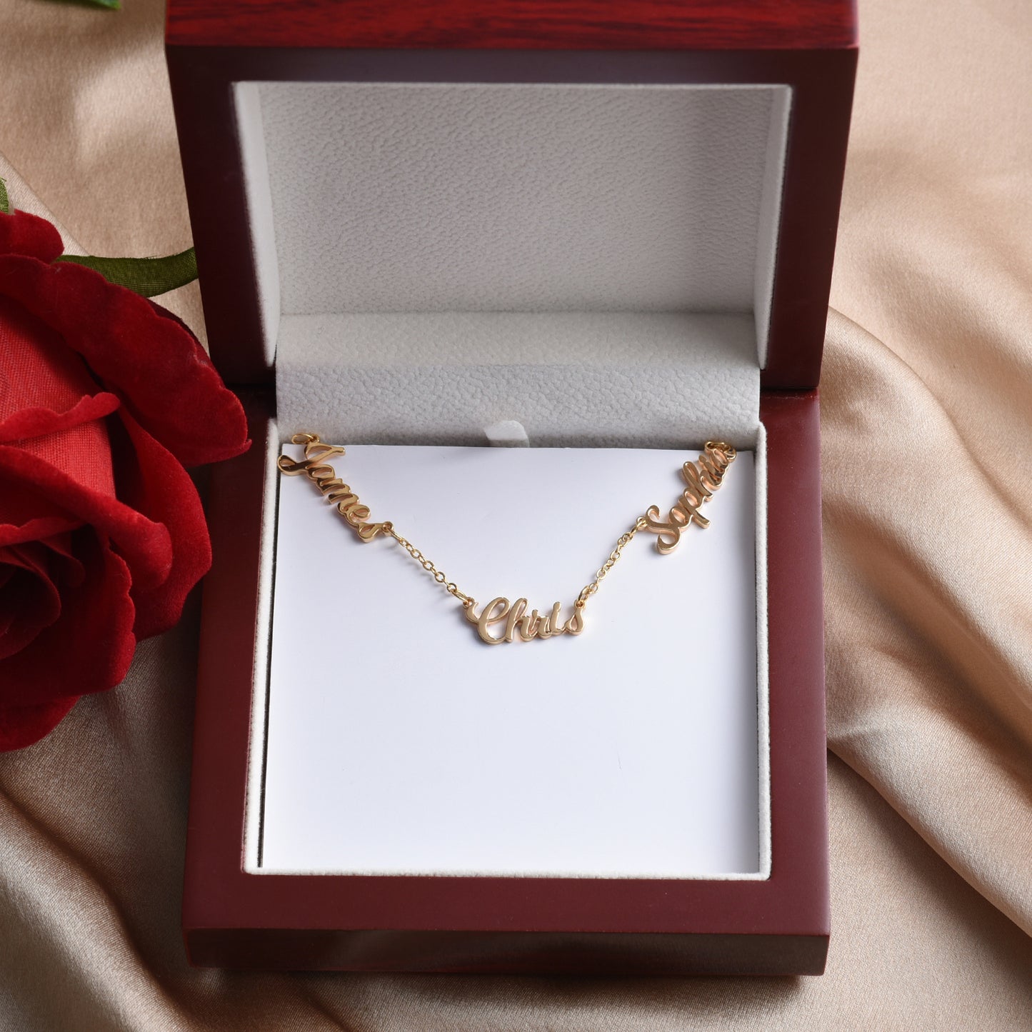 "Always Close to Her Heart" - Collier de nom personnalisé