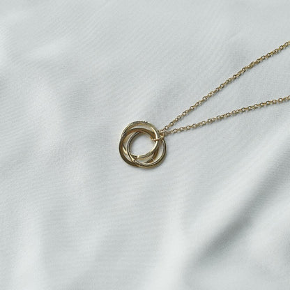 Collier gravé Circles of Love avec boîte à roses éternelles